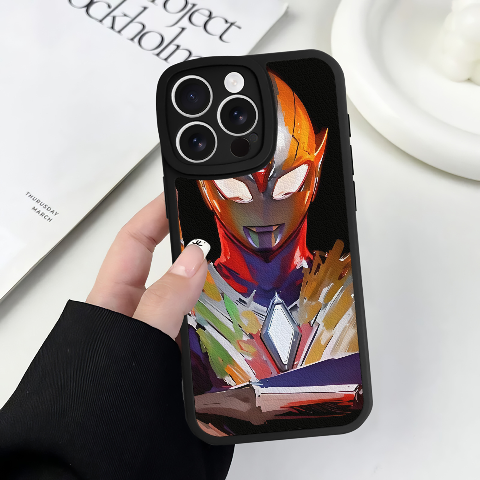 （画像用） ウルトラマン Ultraman 【iPhone 16シリーズ対応】シリコンスマホケース（レザー調） 材質：シリコン